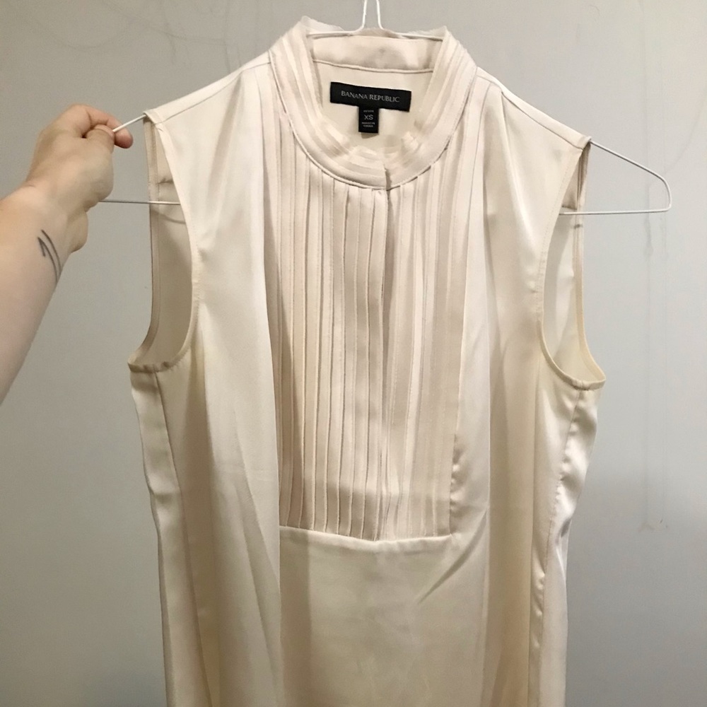 Banana Republic Ruffled Silk Sleeveless Blouse